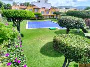 Linda casa con alberca, jardín y vigilancia en Burgos...