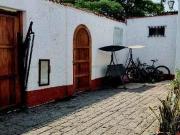 LINDA CASA, CON AMPLIO JARDÍN