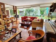 LINDA CASA CON AMPLIOS JARDINES EN JR. GALEANO URB. LOS...