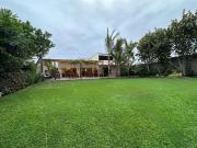 LINDA CASA CON EXCELENTE DISTRIBUCIÓN, GRAN ÁREA SOCIAL...