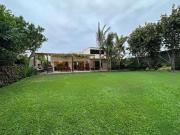 LINDA CASA CON EXCELENTE DISTRIBUCIÓN, GRAN ÁREA SOCIAL...