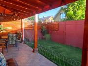 LINDA CASA CON GRAN TERRAZA TECHADA Y PATIO