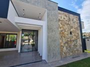 LINDA CASA DE 225M² NO RESIDENCIAL VILLA VERONA!