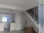 LINDA CASA DE 2 QRTS E SUITE NO PLANALTO 460.000