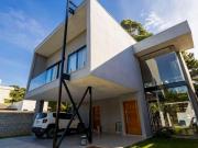 Linda casa de 3 quartos, com estilo moderno, com bosque...