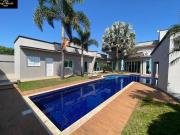 LINDA CASA DE ALTO PADRÃO À VENDA EM CONDOMÍNIO FECHADO