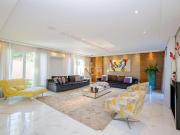 Linda Casa de Alto Padrão em Santa Felicidade com Piscina!