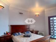 Linda casa de alto padrão totalmente mobiliada, com bela...