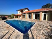 Linda Casa de Campo com piscina em um lote com 2 mil m²...
