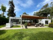 LINDA CASA DE CAMPO CON PRECIOSA ÁREA VERDE EN FUNDO...