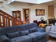 Linda casa de campo dentro de condomínio