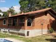 Linda casa de campo em condomínio com vista para a natureza!