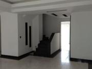 Linda casa de condomínio arborizada com 2 suítes! 2...