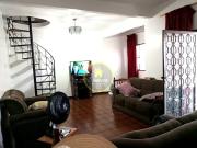 Linda casa duplex centro de terreno com sala ampla 4...