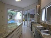 Linda casa em condomínio