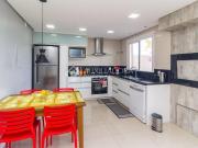 Linda casa em condomínio com 3 quartos sendo 1 suíteno...