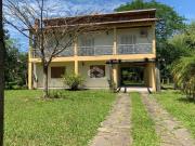 Linda casa em condomínio com terreno muito grande!