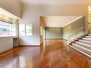 Linda Casa em Condomínio fechado!