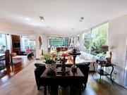 Linda casa em condomínio fechado de altíssimo padrão