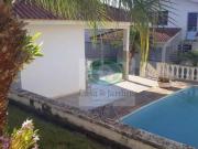Linda casa em condomínio fechado, localizada na cidade...