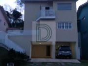 LInda casa em condomínio fechado na Granja Viana