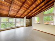 Linda Casa em construção com pátio totalmente privativo