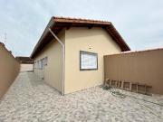 Linda casa em Itanhaém com piscina perto de comércios