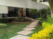 Linda Casa en Desniveles en Venta en Jardines del Pedregal