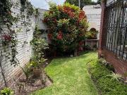 Linda casa en esquina en Miraflores cerca al colegio...