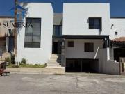 ¡Linda casa en Haciendas del Valle, con patio amplio!