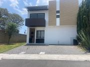 Linda casa en renta en Vista Bosques