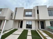 Linda casa en venta 3 recamaras cerca Univ Mondragón y...