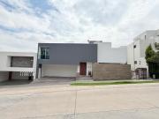 LINDA CASA EN VENTA EN PRIVADA SIERRA AZUL