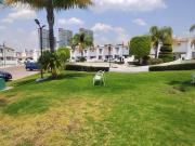 Casa condominio en venta con excedente en patio