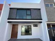Linda casa en venta, fraccionamiento Cumbres Residencial
