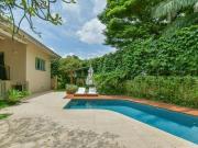 Linda casa no Jardim Guedala com terreno de 746m² /...