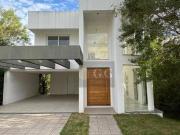 Linda Casa Nova em Condomínio