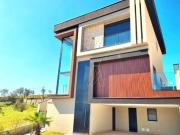 Linda Casa Novinha com 3 suítes, área gourmet completa...