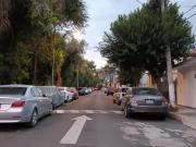 LINDA CASA EN JARDÍNES DEL SUR, FRENTE A UN PARQUE