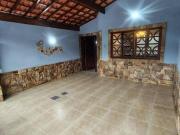 Linda Casa Reformada com 2 dorms Churrasqueira a carvão...