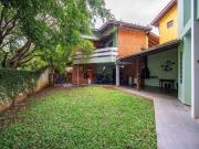 Linda casa sobrado de esquina, Vila Diva Granja Viana!