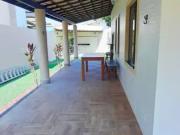 Linda Casa solta 300 metros quadrados com 4/ e 2 suítes...