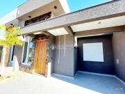 Linda casa térrea com 3 dormitórios sendo 1 suíte