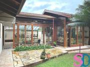 Linda casa térrea mobiliada, com 4 quartos, em...