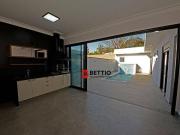 Linda casa térrea, moderna, ambientes integrados, 3...