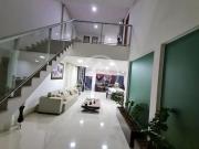 Linda Casa toda mobiliada, com 4 suítes no charmoso...