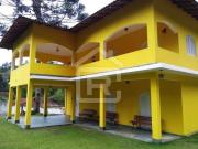 Linda chácara com lago e piscina