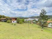 Linda Chácara com linda vista panorâmica e acesso a represa