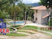 LINDA CHÁCARA DE 4.050 M² COM CASA SEDE E PISCINA À...