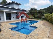 Linda chácara em condomínio